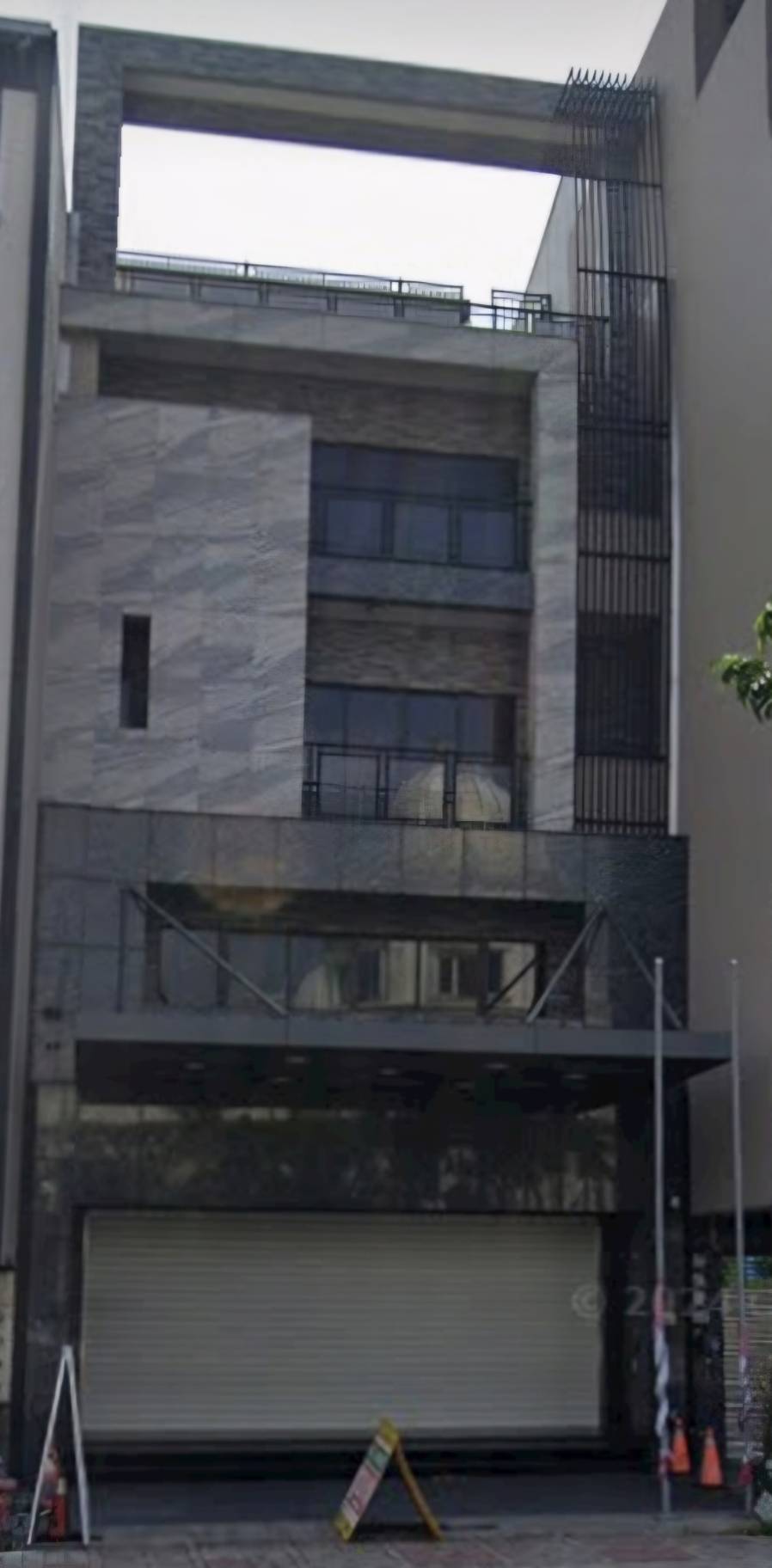 南區~健康路二段-地120坪全新5樓電梯金店住-洽0916275145 蔡銘勳