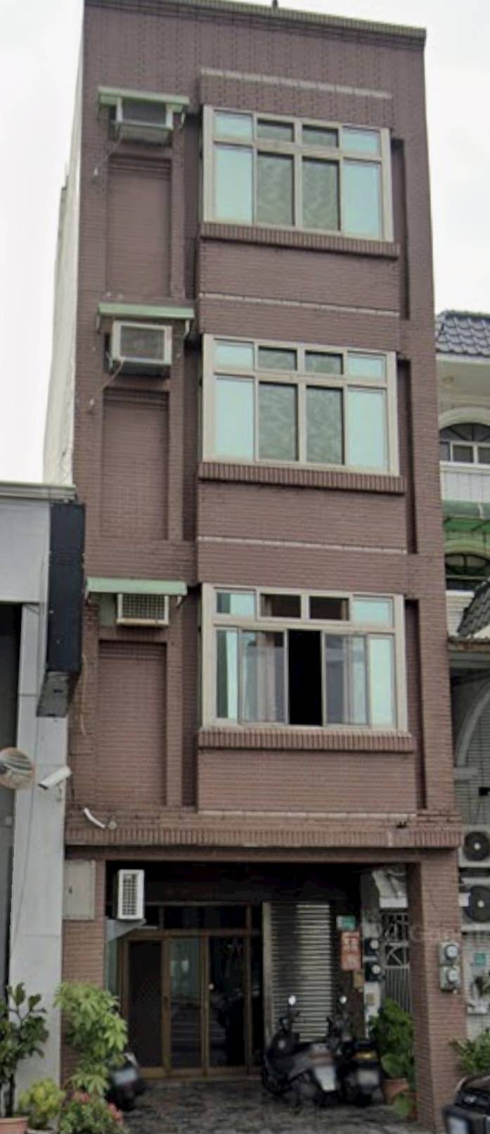 安平區~建平路面-市府新南國小透天店面-洽0916275145 蔡銘勳