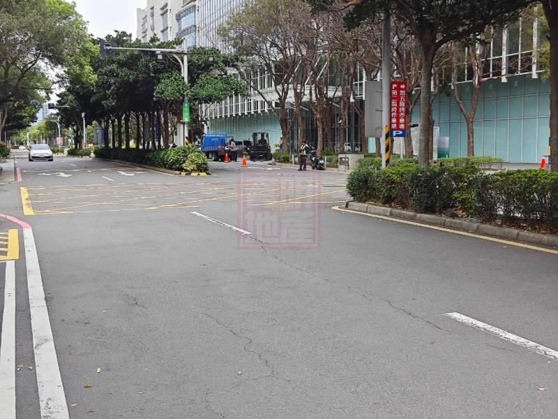 新竹縣竹北市台元商辦大樓+三個平面車位 春明地產