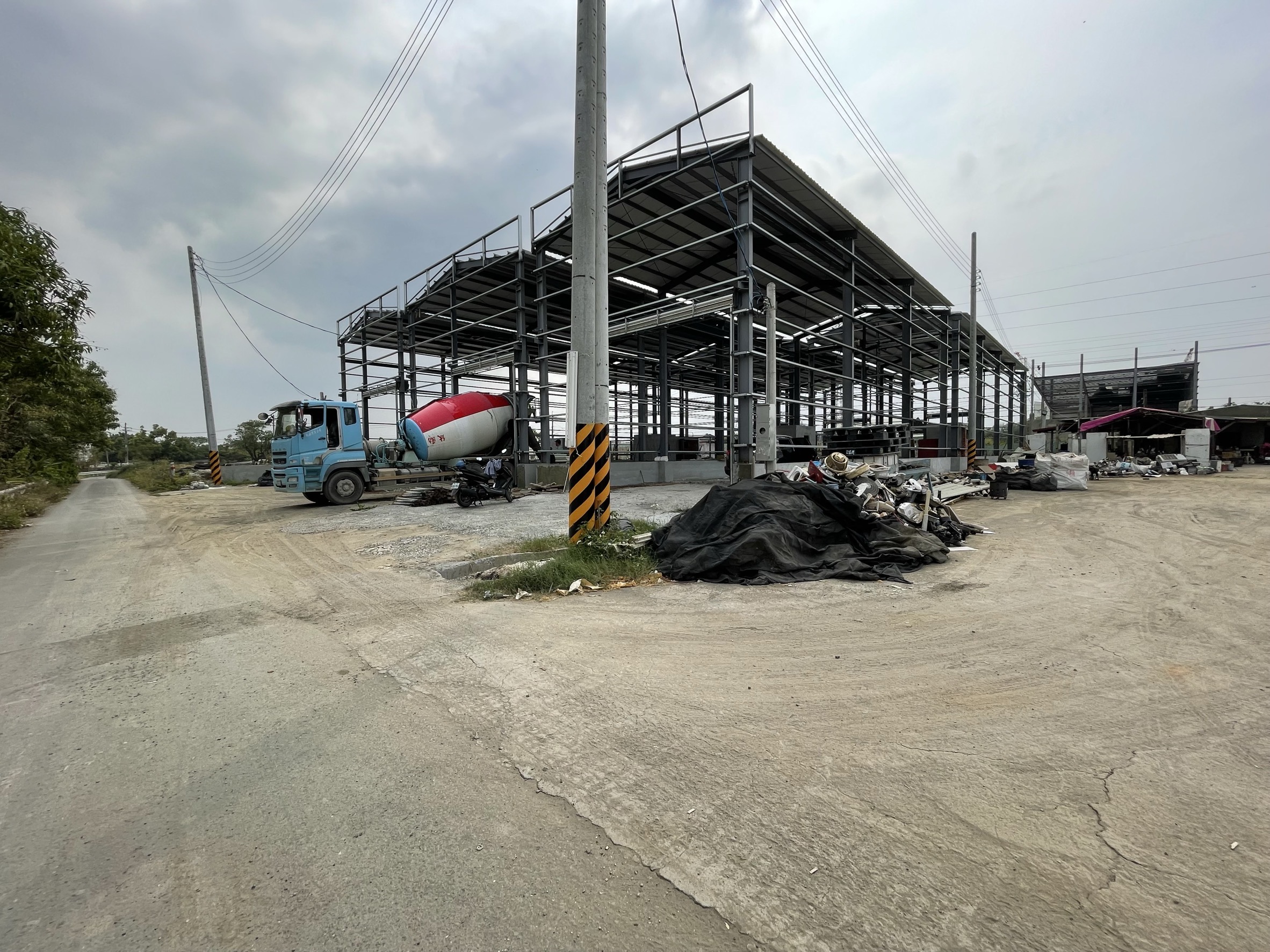 大寮會結75坪沒有路地持分興建中臨路廠房（陳美鳳）