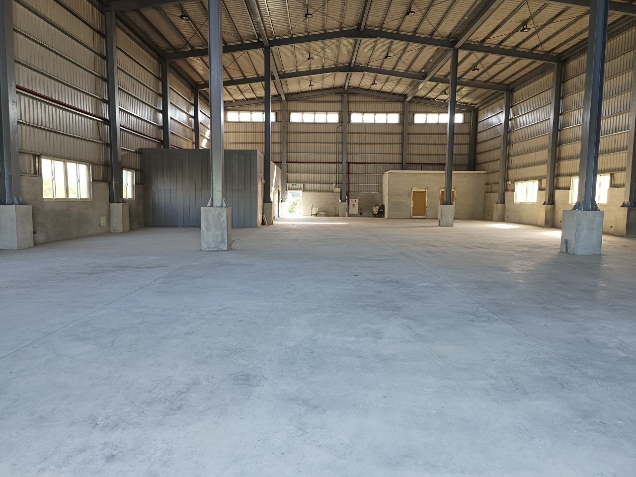 林口/大腹地/合法/挑高9.8米/碼頭/廠房&bull;	新北、桃園廠房工業地買賣出售/廠房出租