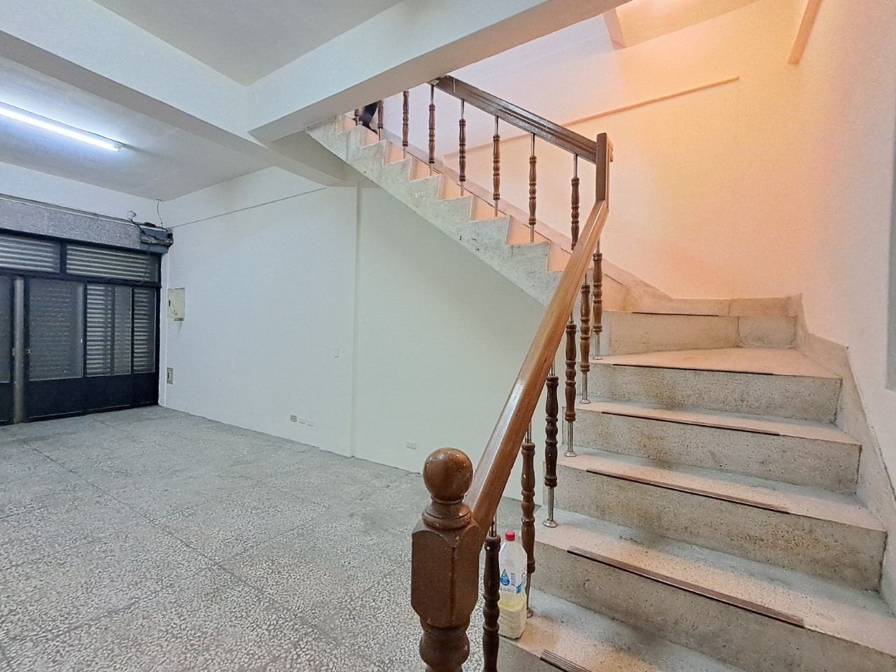 西屯水湳經貿大五房金透店