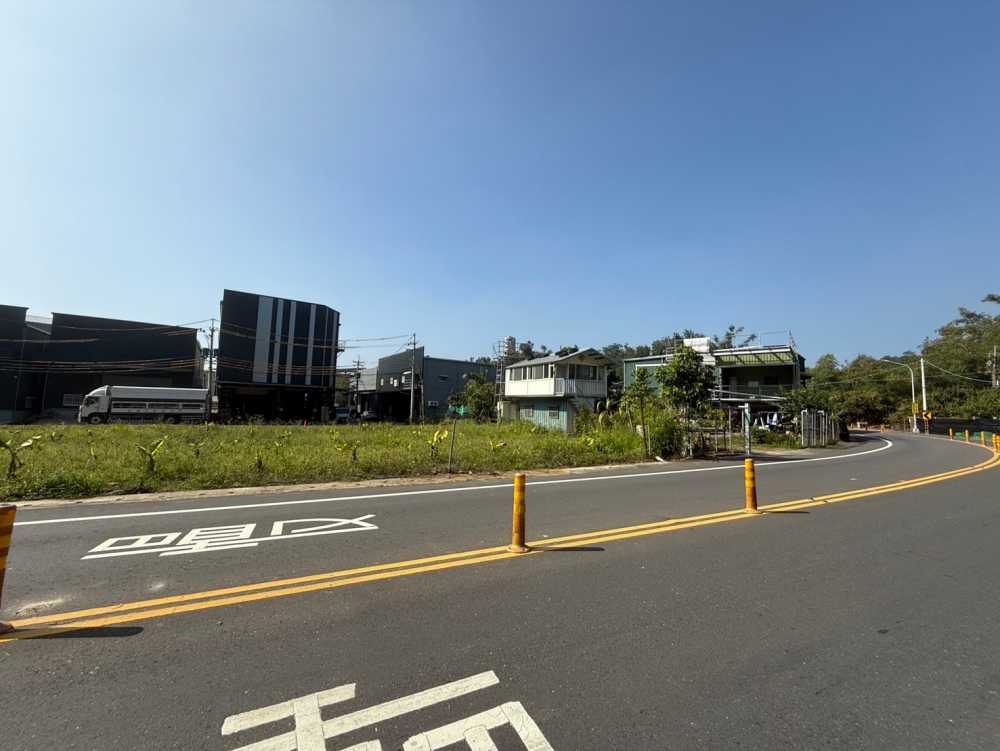 觀音山飯店旁 漂亮三角窗臨路243坪農地