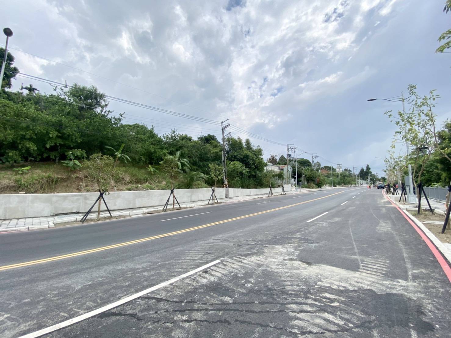東義路旁都計內大面寬農地