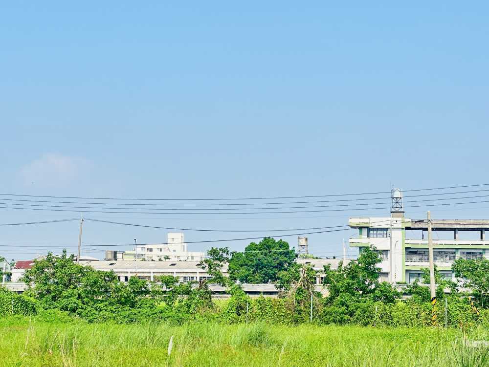 屏東崁頂住家隔壁的四面方正特定農業區