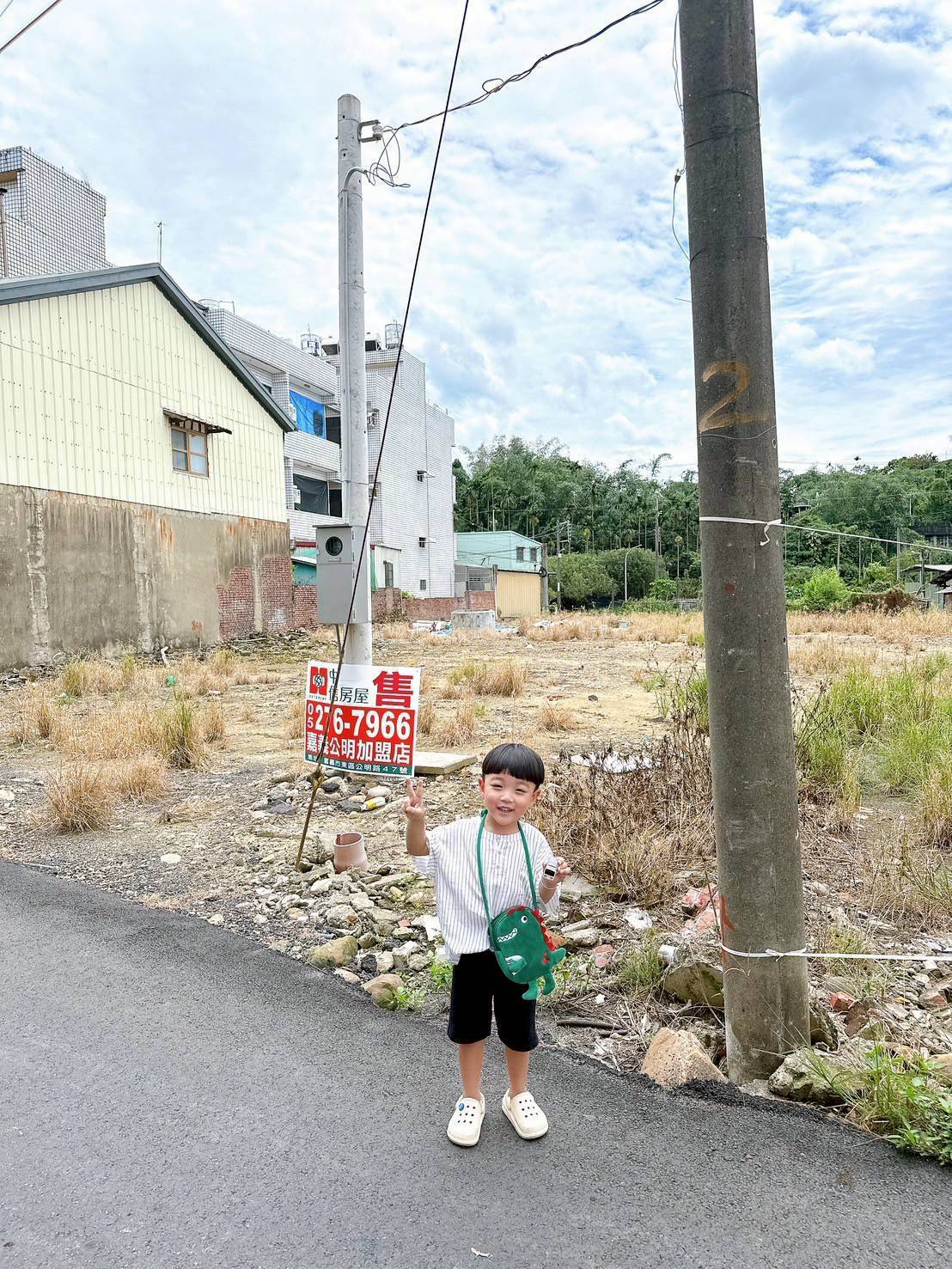 近梅山鄉公所前後路大建地