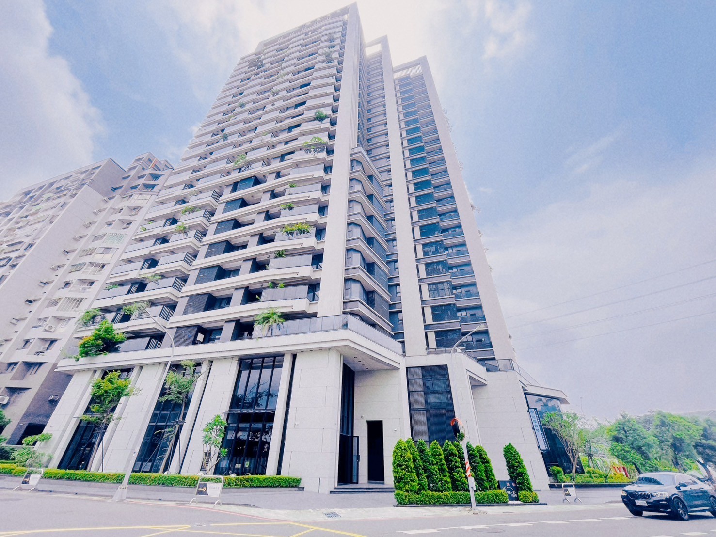 ?近左營榮總&nbsp;輕屋齡&nbsp;室內22坪&nbsp;大兩房含車位?