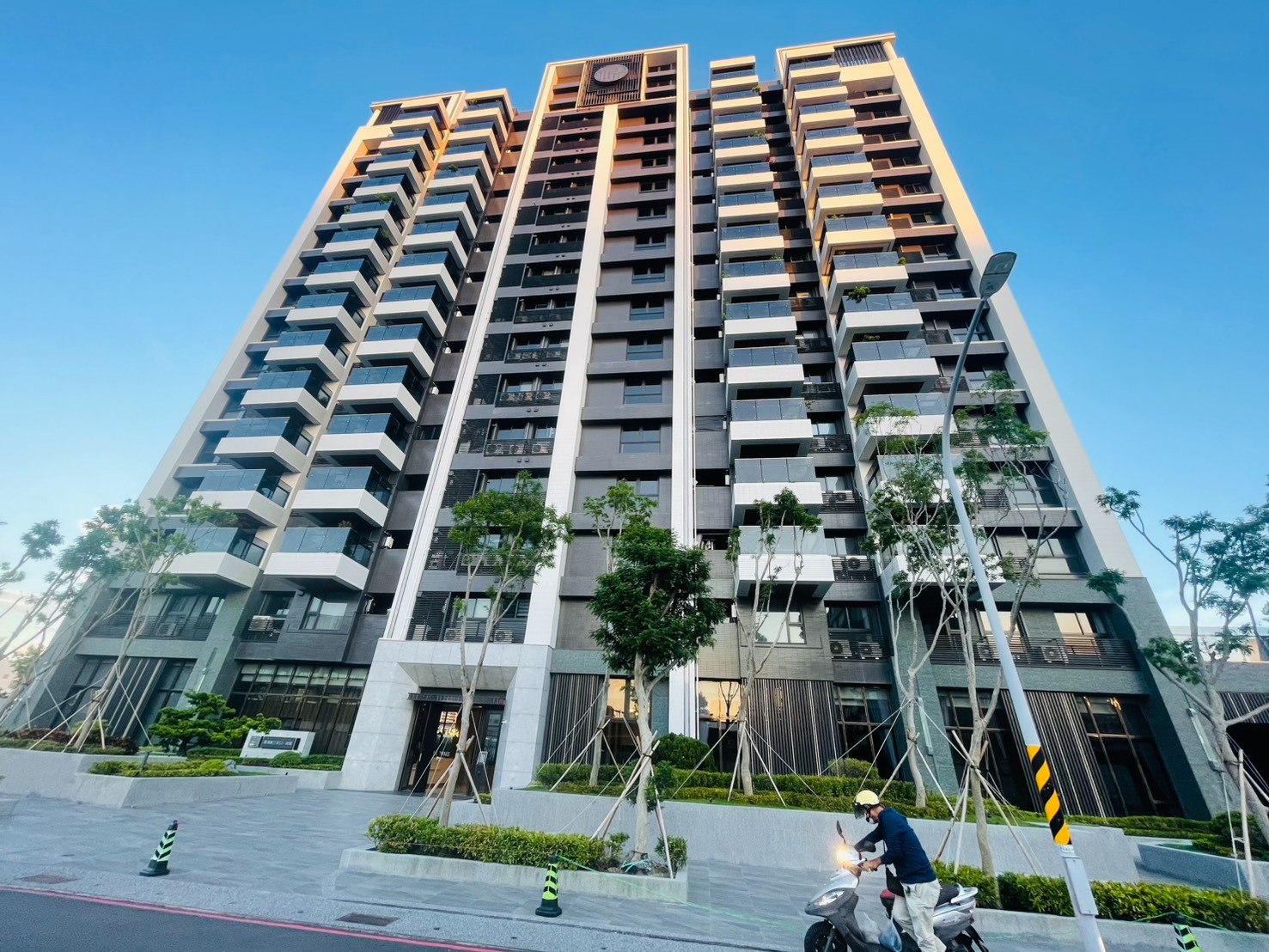 ?鄰左營榮總 周遭商圈林立 2房2衛+大平車?