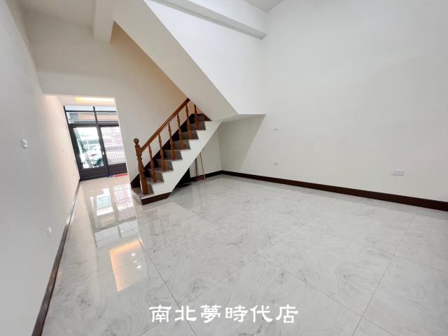 高雄市~茄萣區-金鑾路面-整新3樓金店面-洽0916275145 蔡銘勳