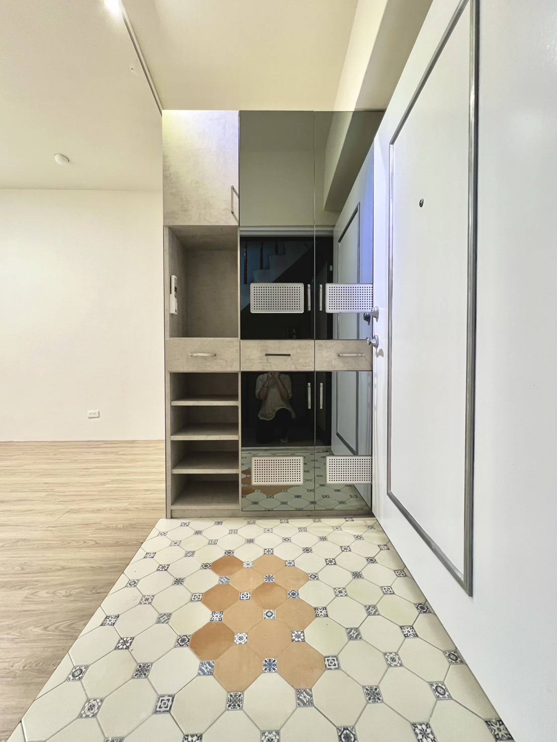 世賢國小旁｜車位美三房