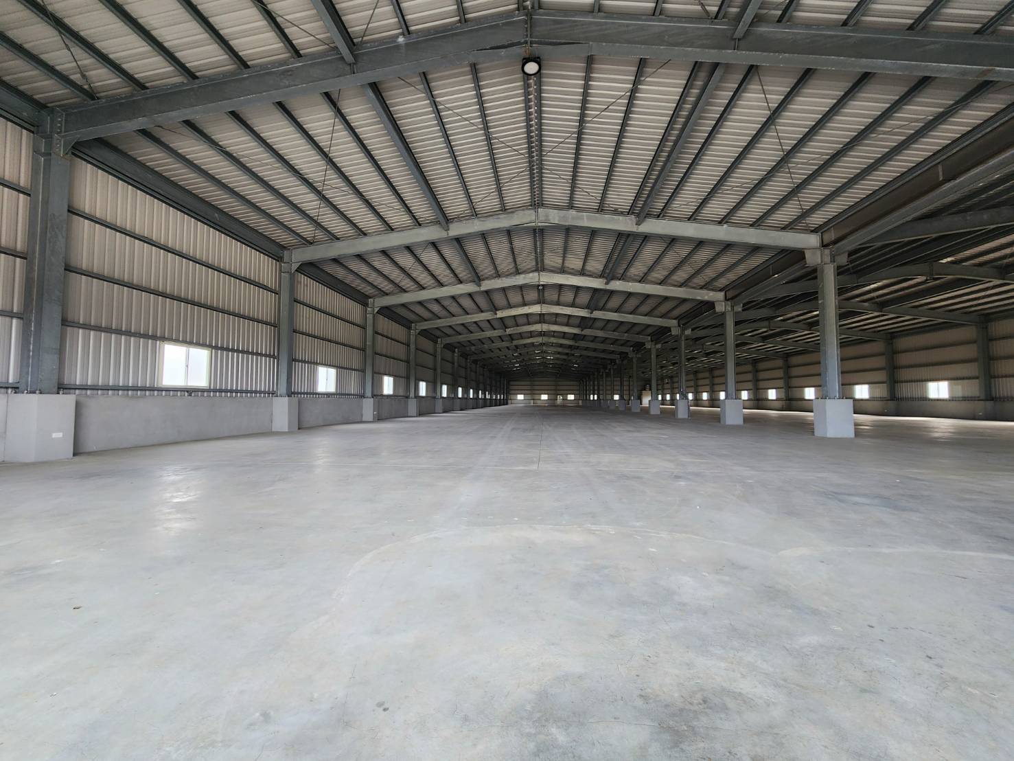 ?琪琪推66快速路旁腹地挑高廠