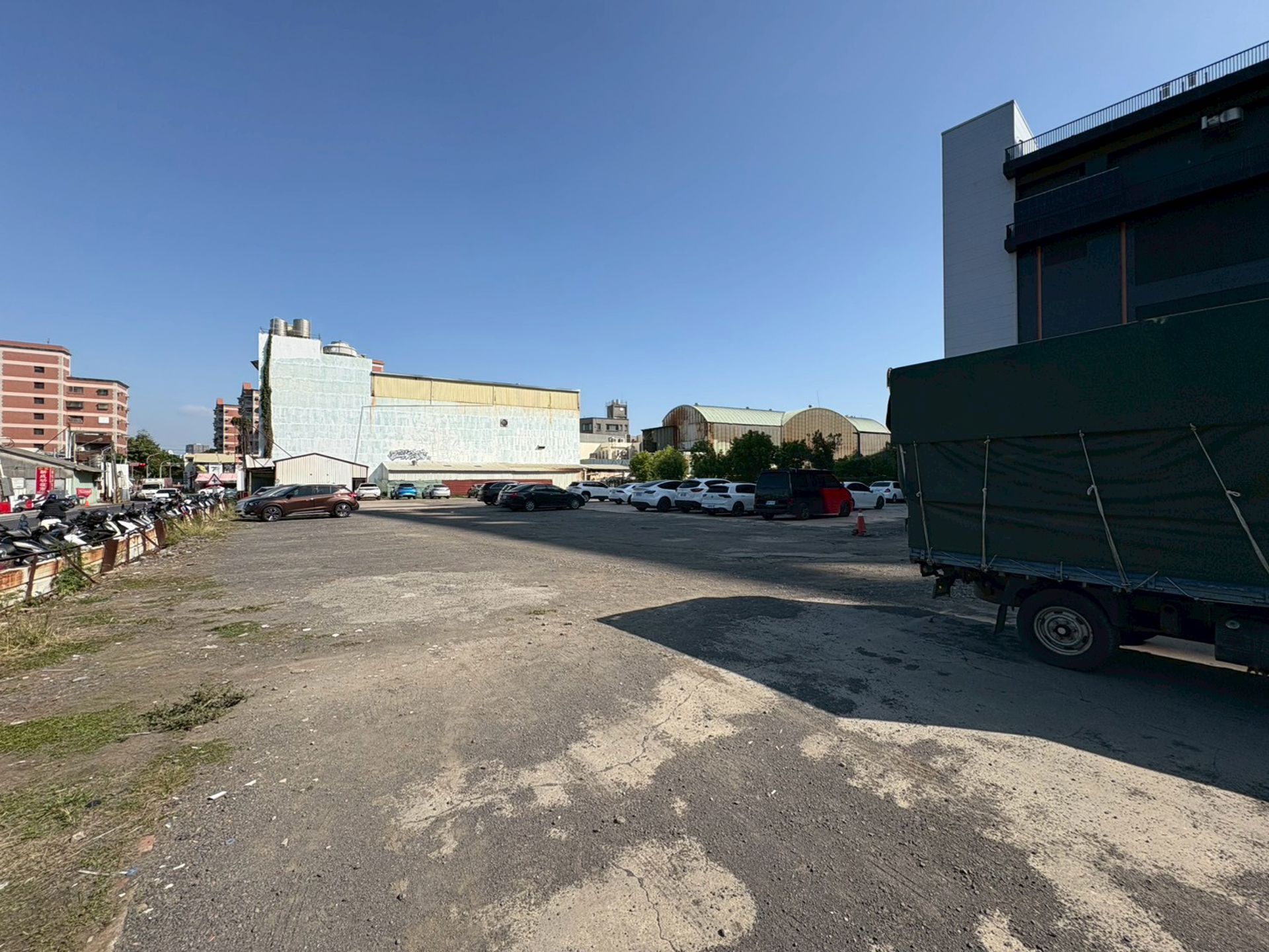 北區真正稀有新光三越小北夜市旁，雙面臨路方正建地