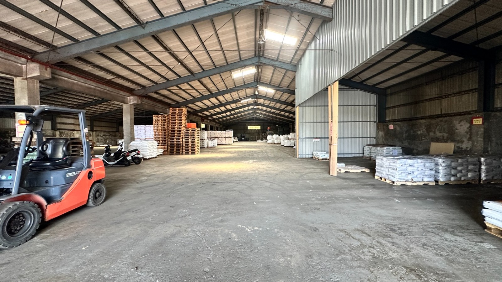 琪琪?推~近林口交流道旁挑高腹地廠房