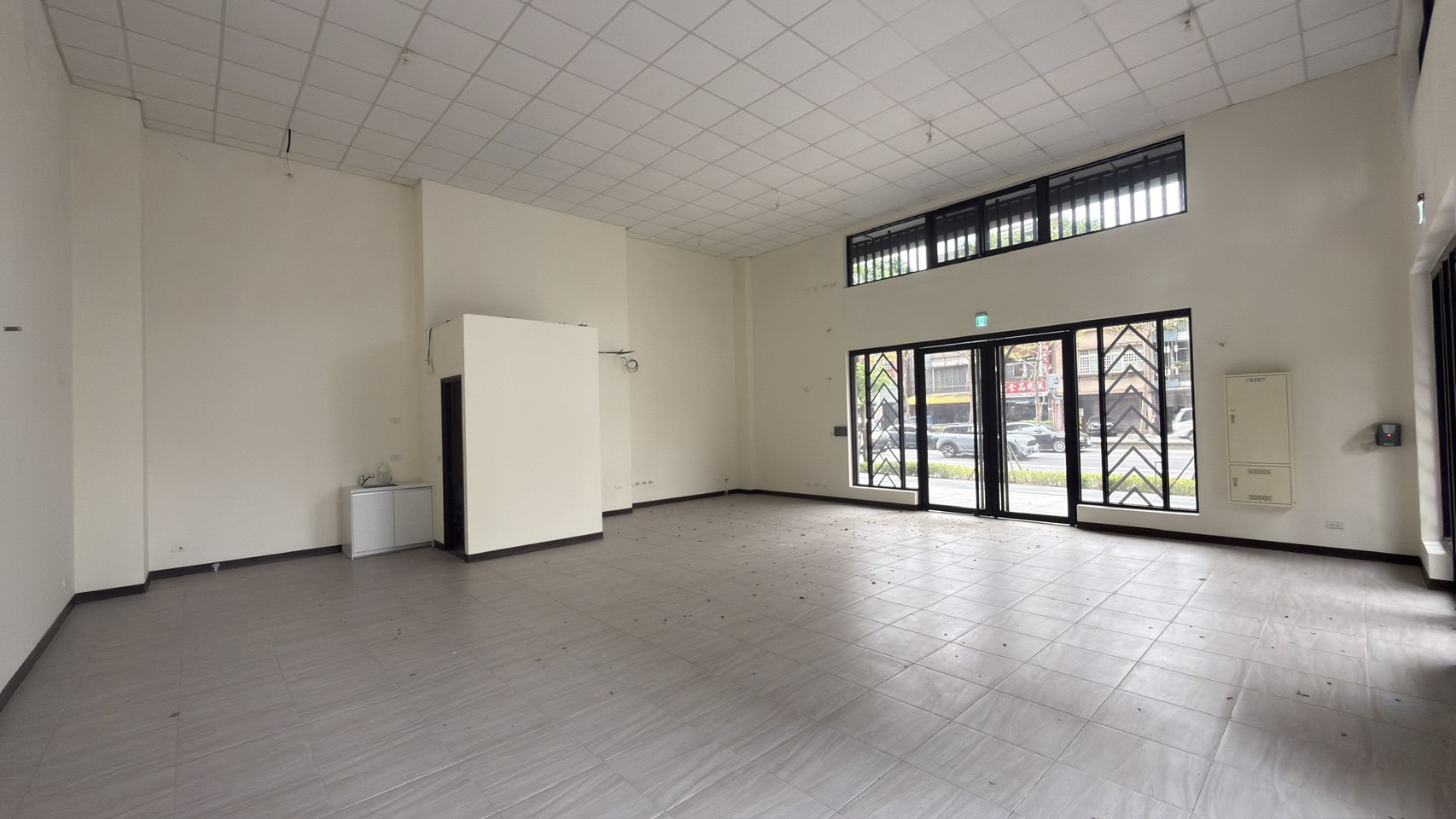 小檜溪重劃區角窗店面|廠房工業地買賣租賃