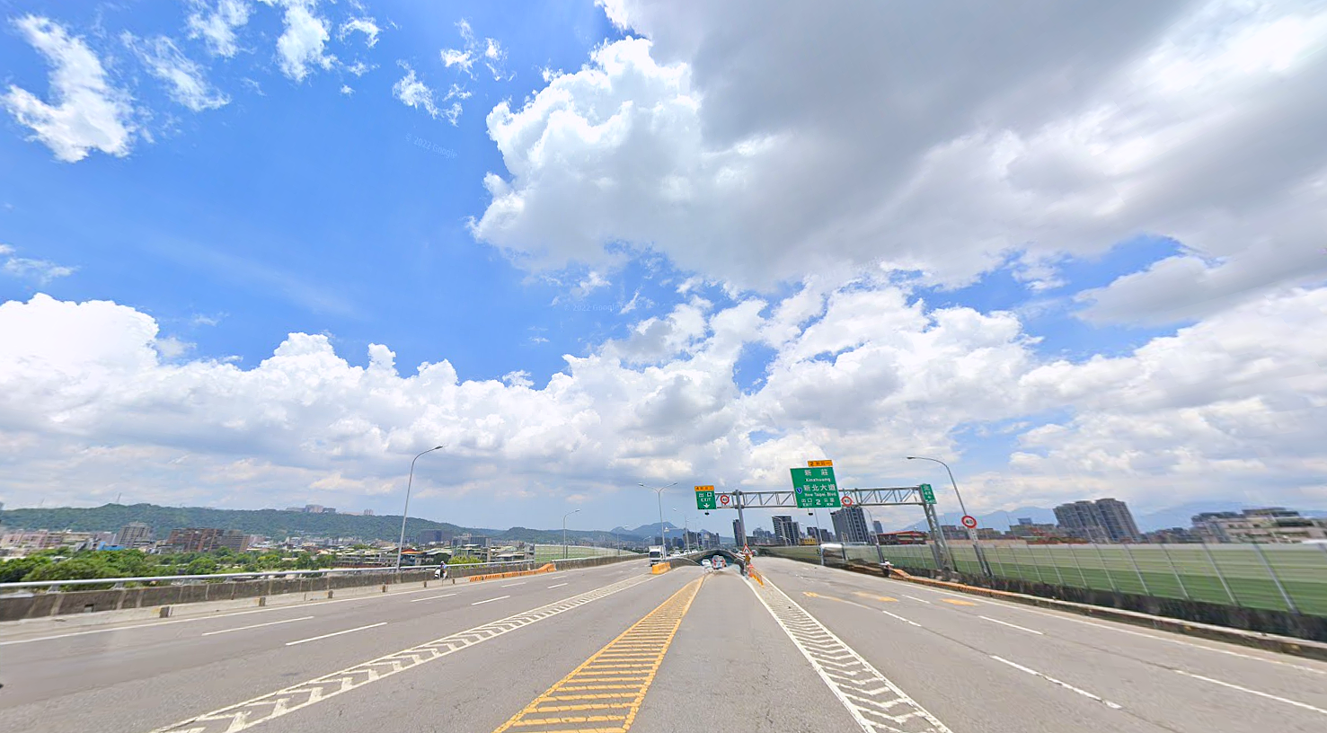 新莊機場捷運/30米路/大面寬/商業地 &bull;    新北市建地工業地廠房買賣/徵收農地/廠房出租