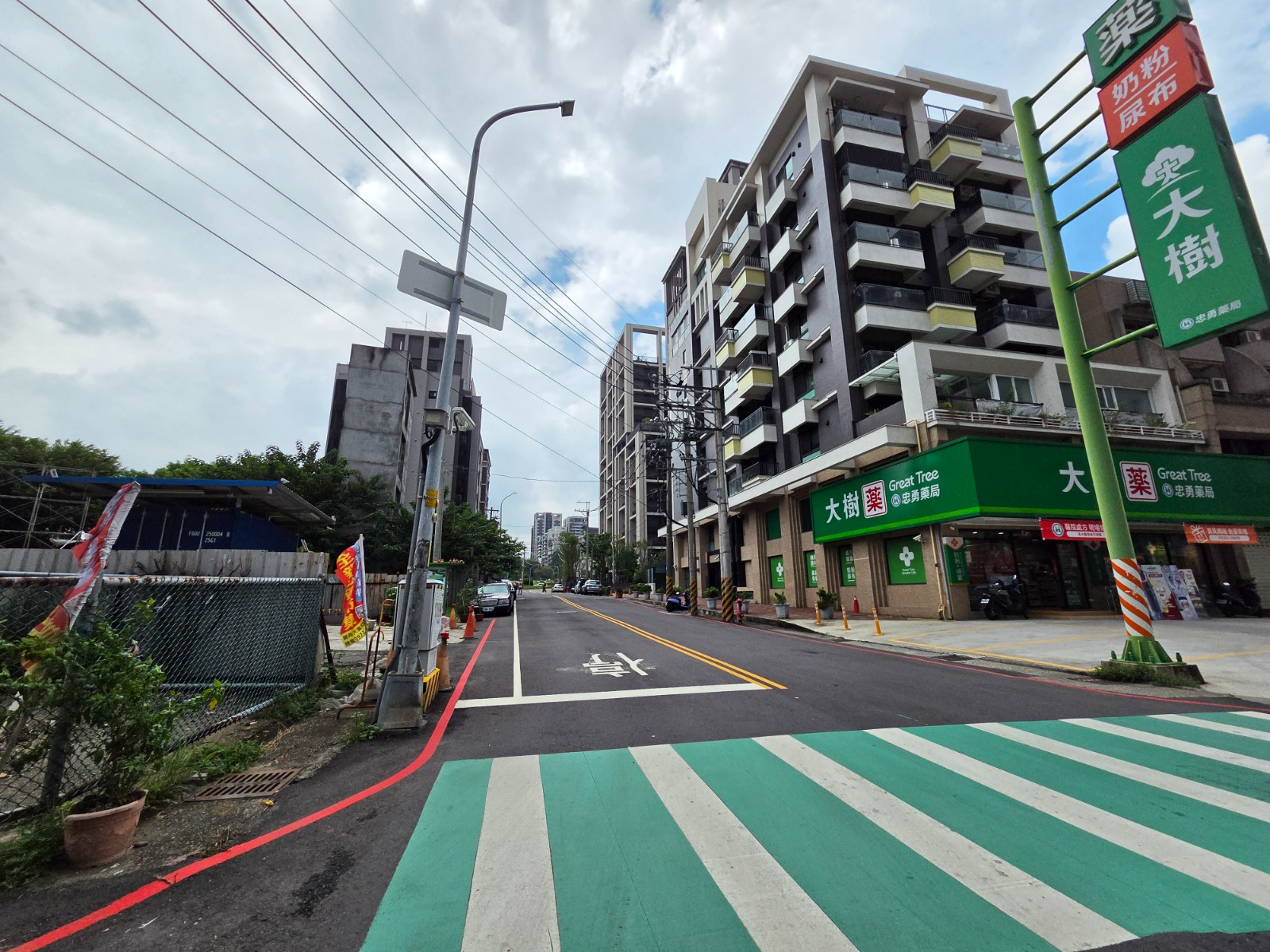 台中市南屯區忠勇路旁住二角地