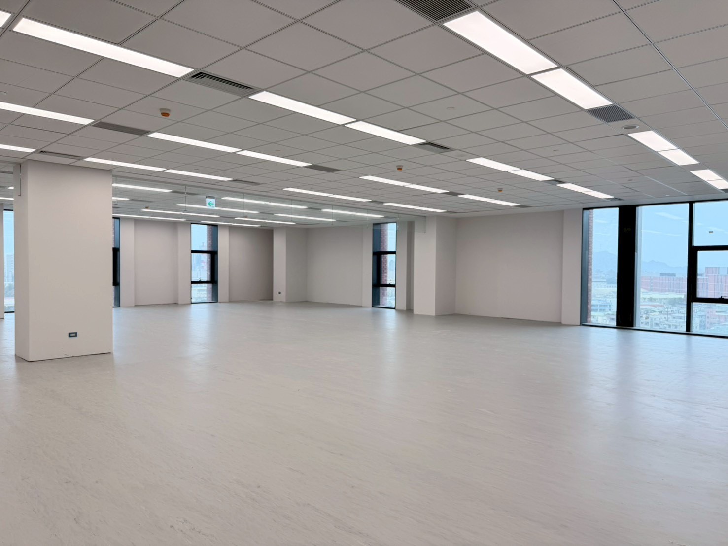 華亞園區40米路全新一樓商辦店面 &bull;   桃園廠房出租/工業地/廠房/建地/徵收農地/買賣