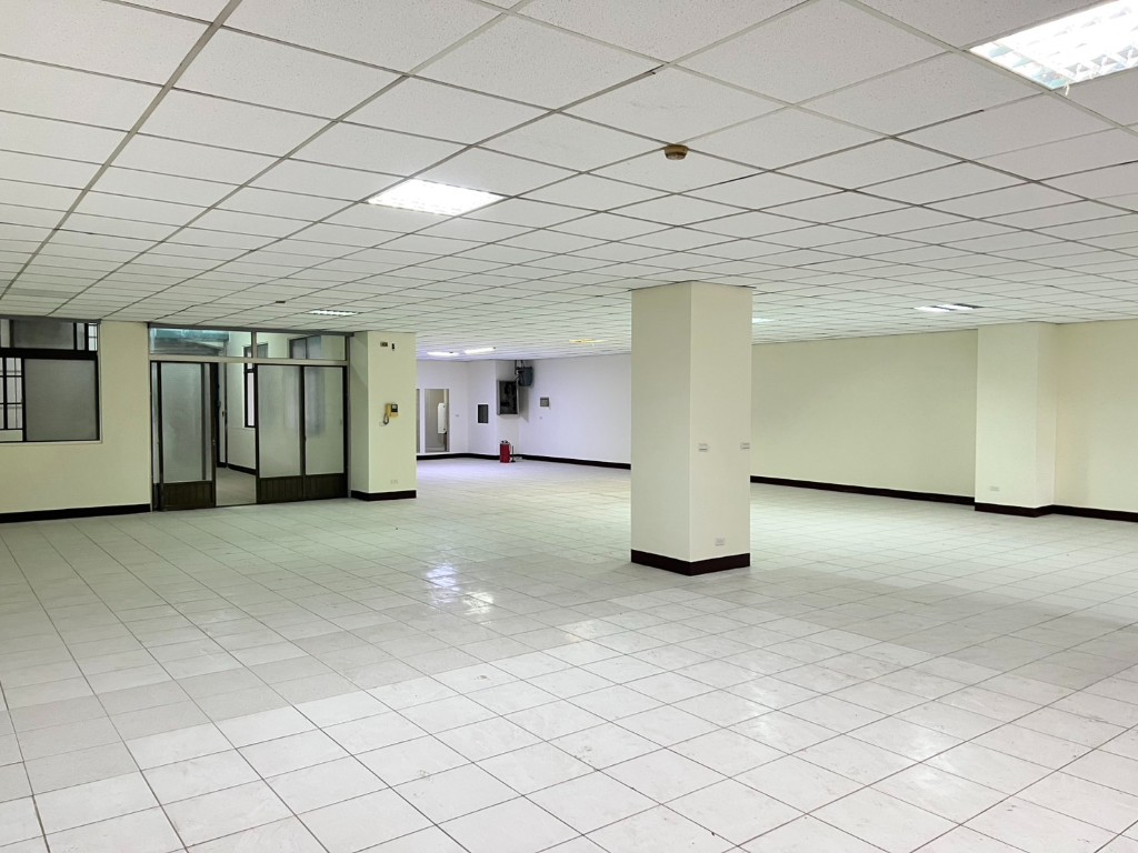 龜山近台1線5F貨梯可廠登廠房｜工業地買賣｜廠房買賣出租｜亞輪工業地廠房