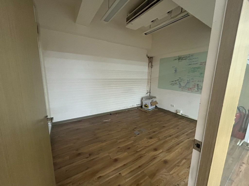 新竹詠昌科技園區B棟貨梯可廠登廠房｜工業地買賣｜廠房買賣出租｜亞輪工業地廠房