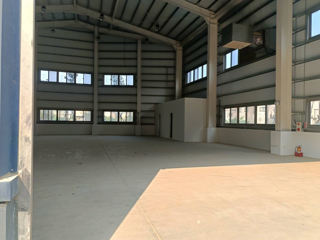 香山近台1線挑高貨梯可廠登碼頭廠房｜工業地買賣｜廠房買賣出租｜亞輪工業地廠房