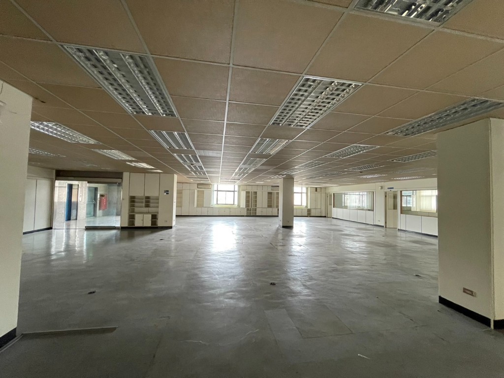 近五股交流道B棟貨梯碼頭大腹地獨立廠房｜工業地買賣｜廠房買賣出租｜亞輪工業地廠房