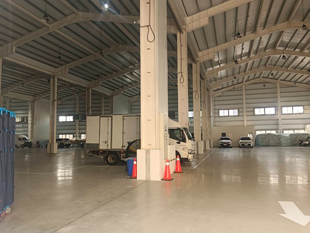 香山近台1線挑高貨梯可廠登碼頭廠房｜工業地買賣｜廠房買賣出租｜亞輪工業地廠房