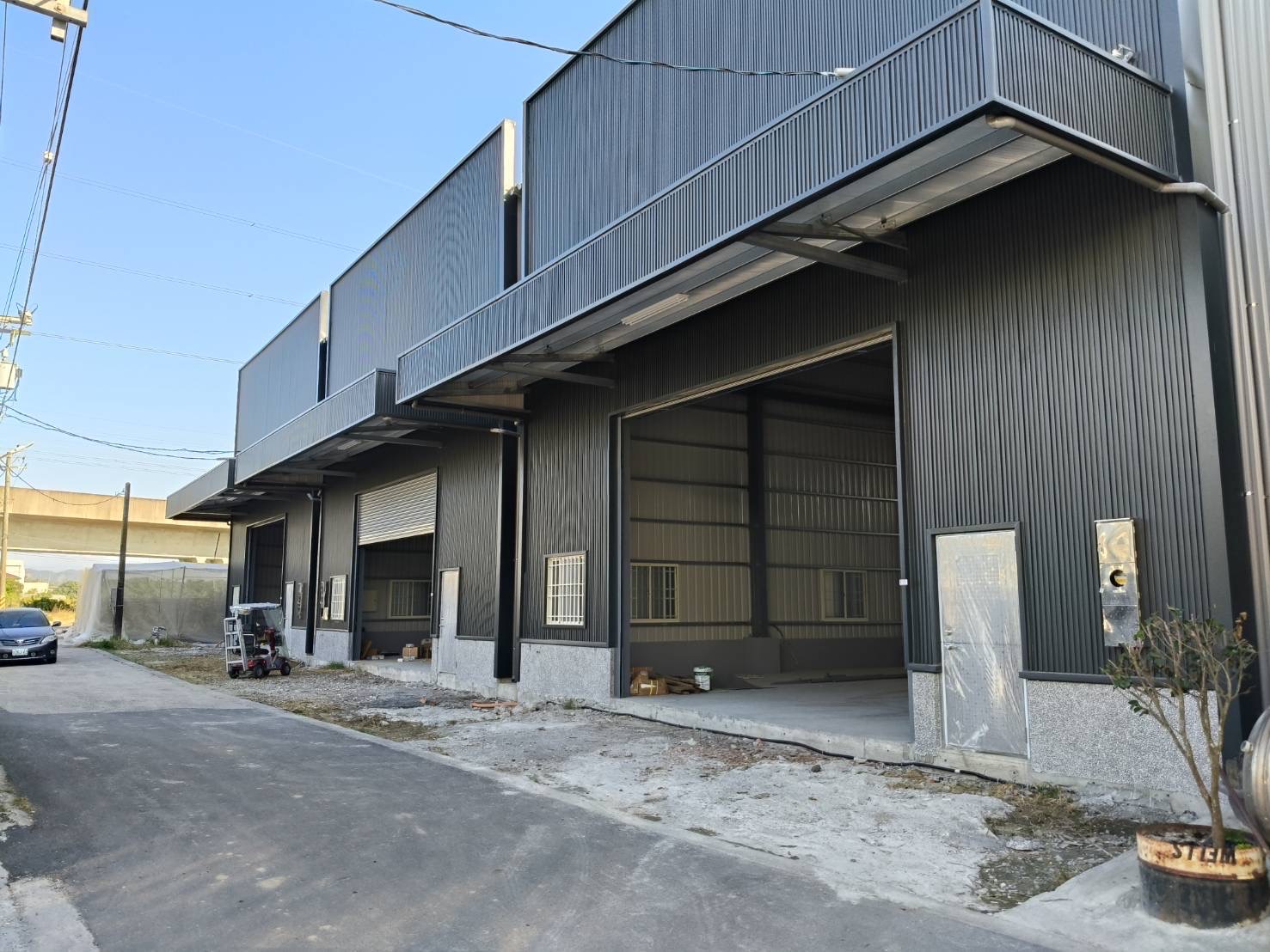 大社民族路沒有路地持分臨路已完工廠房（陳美鳳）