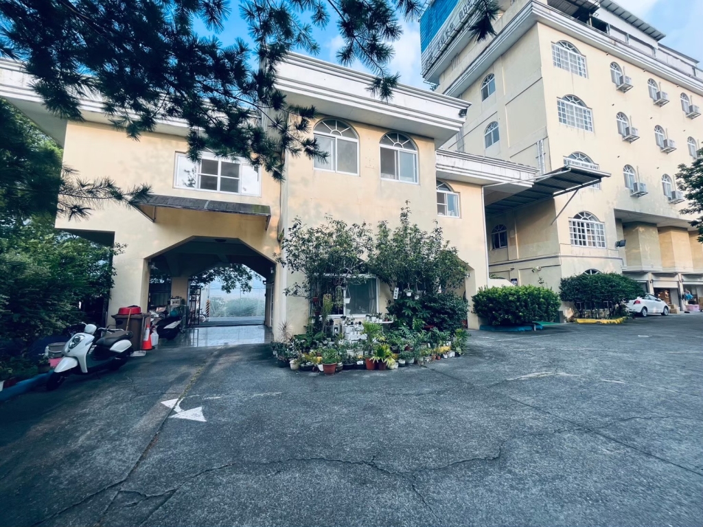 可以住的觀光工廠-36間套房，一樓可以做觀光賣場，丁建可三照建築，環山風景區內，適合睡眠中心/住宿體驗的工廠